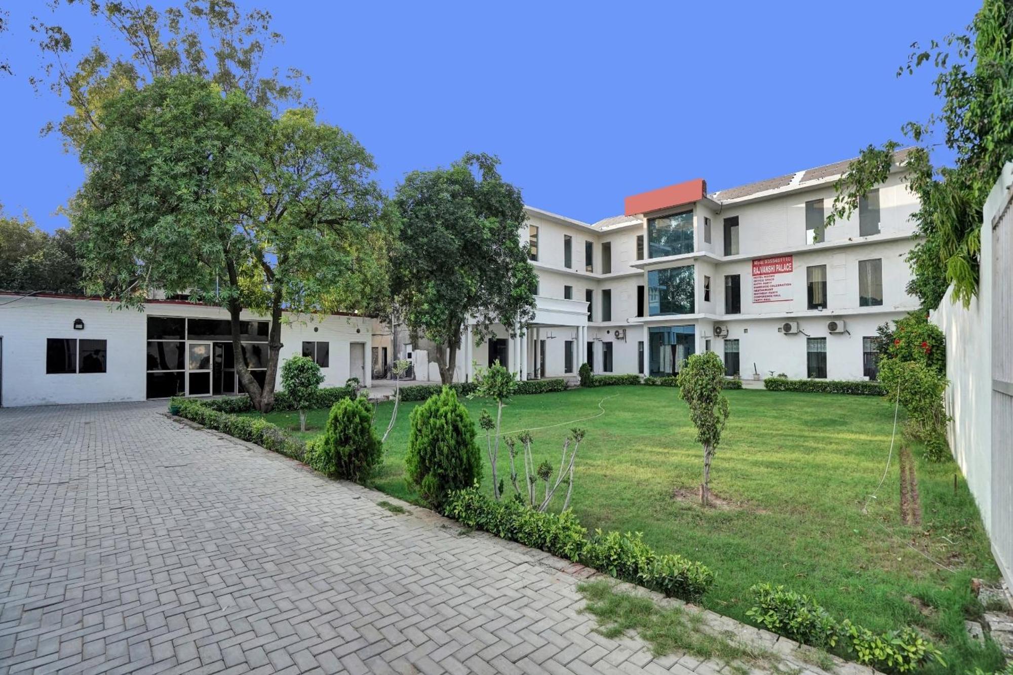 Collection O Rajvanshi Paradise Gurgaon Exterior photo